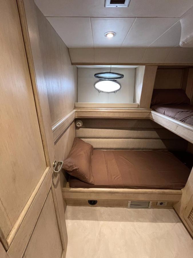 סנט אדריה דה בסוס Hotel Yacht Sotavento מראה חיצוני תמונה