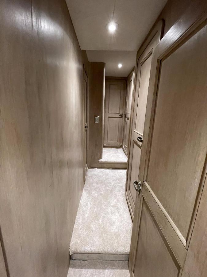 סנט אדריה דה בסוס Hotel Yacht Sotavento מראה חיצוני תמונה